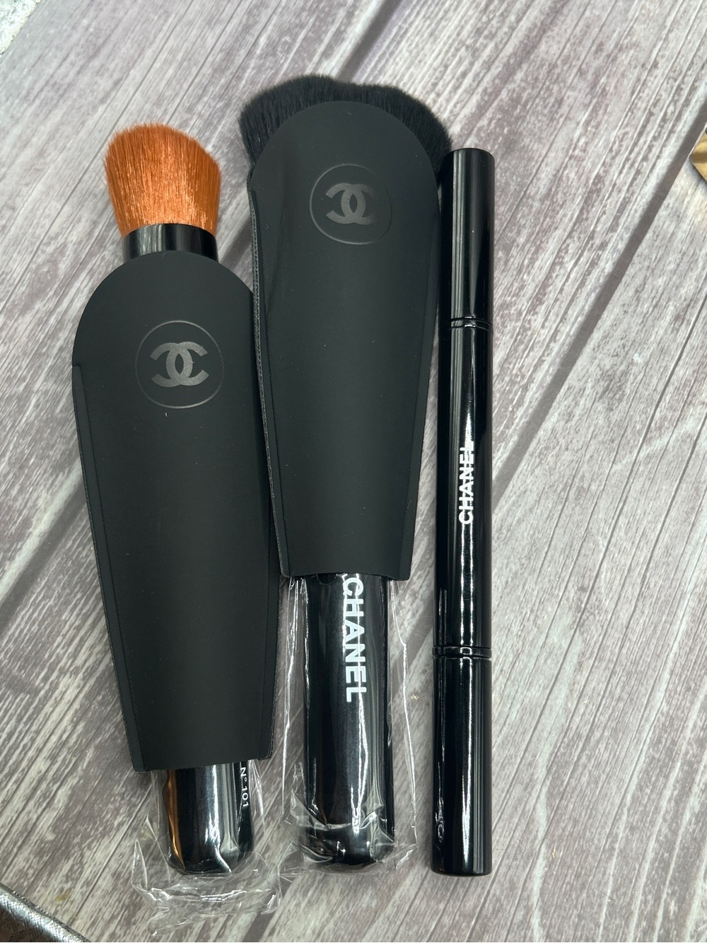 NIB CHANEL Limited Edition Set of 3 Makeup Brushes w/ Case Purple 135 Immortelle - Picture 3 of 14